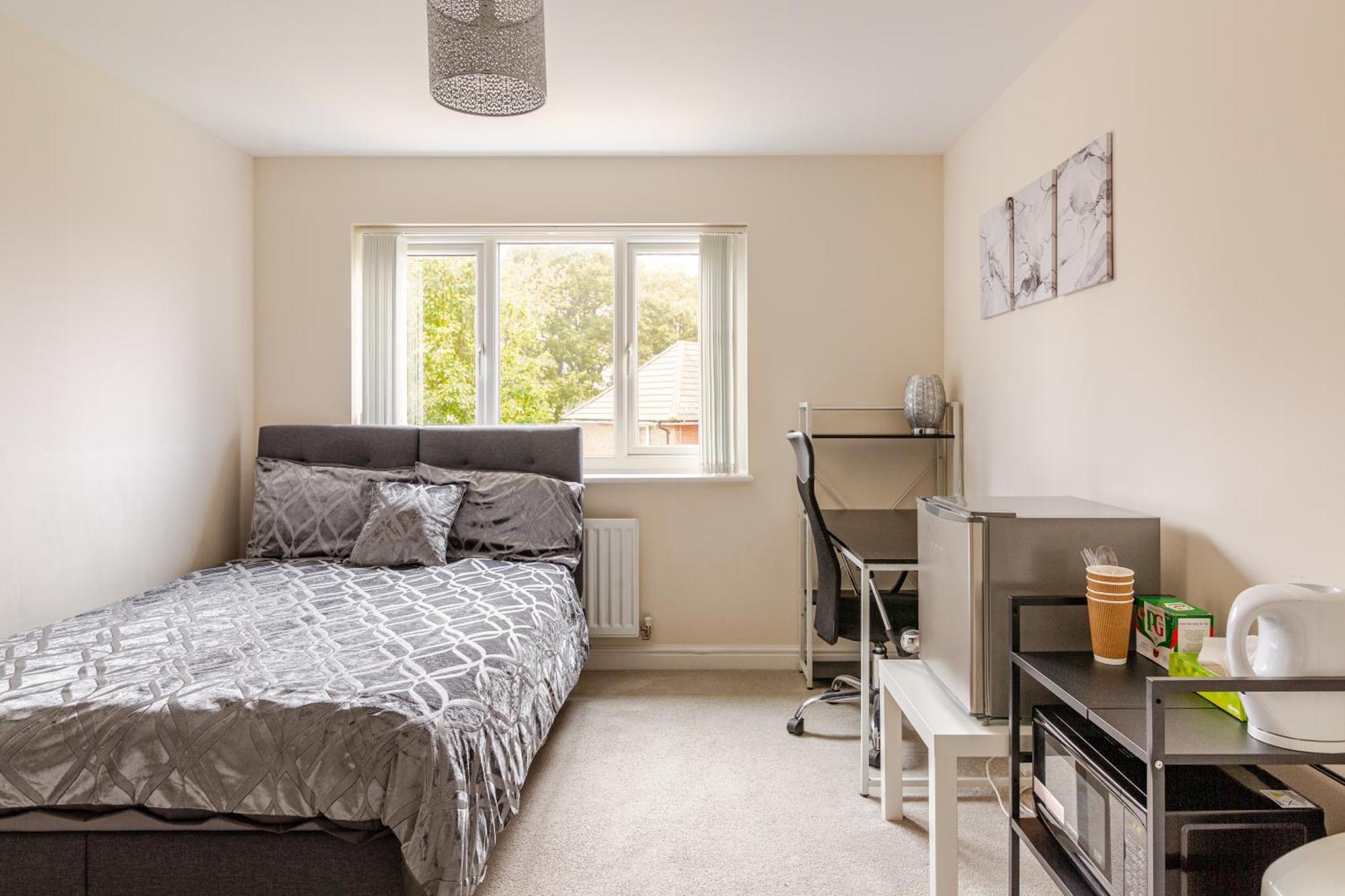 Large Double Room & Private Ensuite Bathroom, Badbury Park, Swindon, Near Great Western Hospital מראה חיצוני תמונה