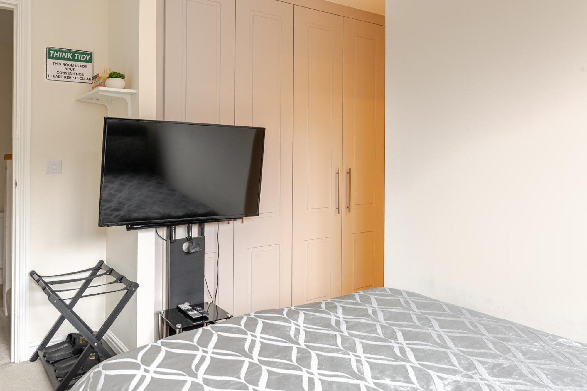 Large Double Room & Private Ensuite Bathroom, Badbury Park, Swindon, Near Great Western Hospital מראה חיצוני תמונה